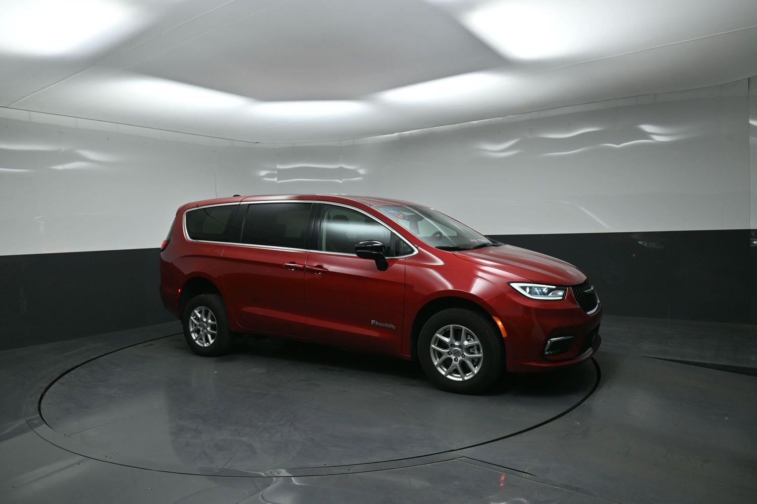 Pre-Owned 2024 Chrysler Pacifica Touring L
