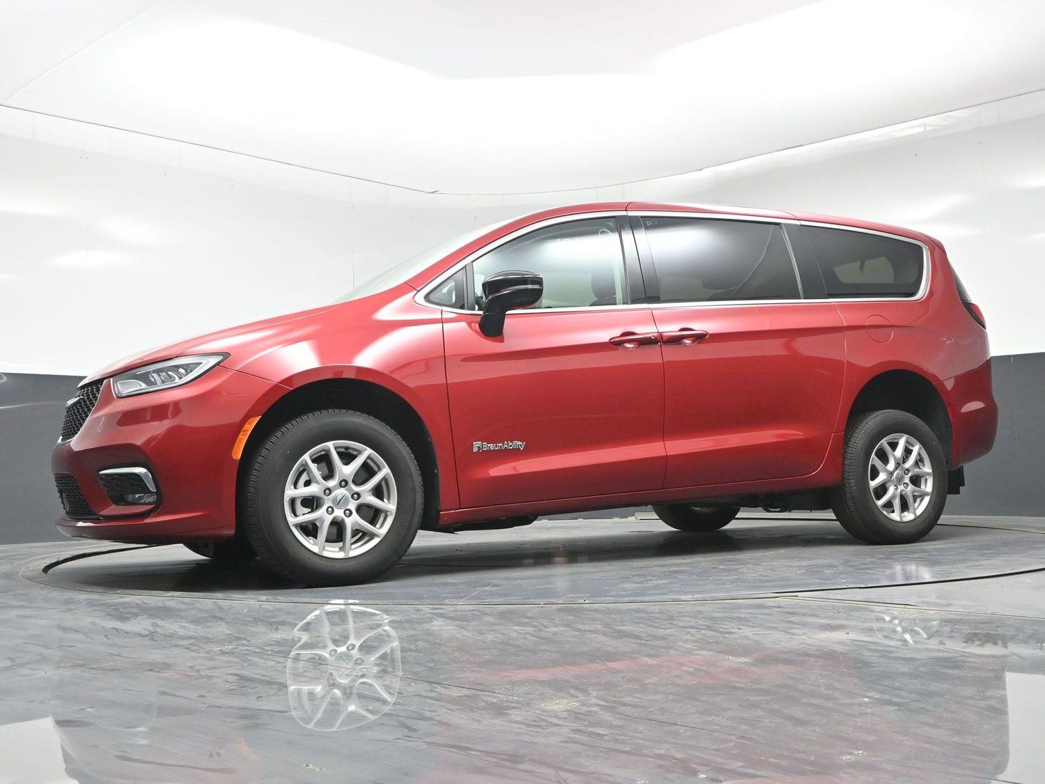 Pre-Owned 2024 Chrysler Pacifica Touring L