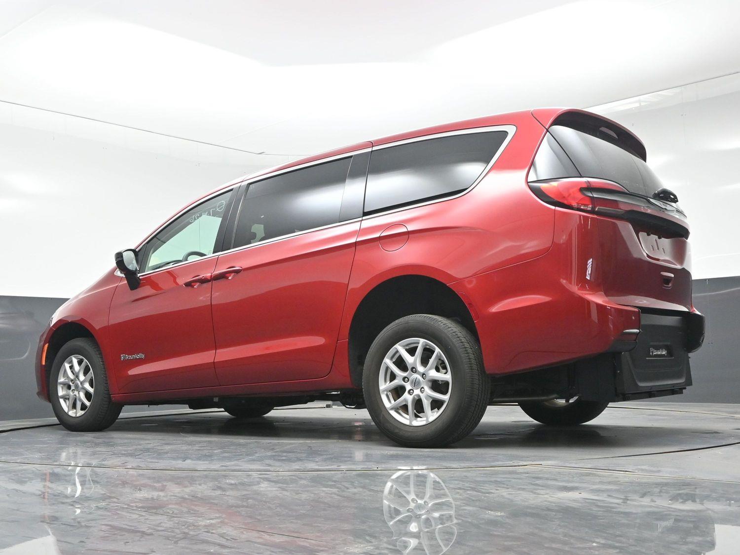 Pre-Owned 2024 Chrysler Pacifica Touring L