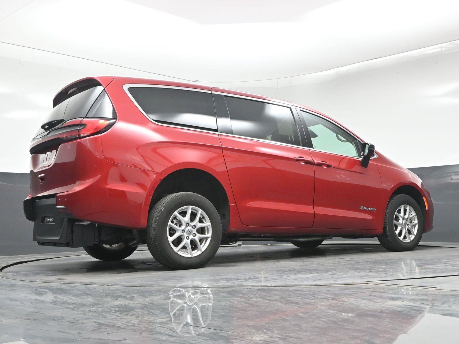 Pre-Owned 2024 Chrysler Pacifica Touring L