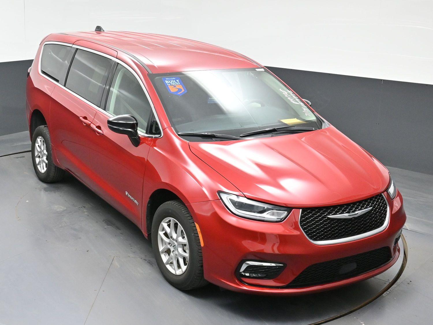 Pre-Owned 2024 Chrysler Pacifica Touring L