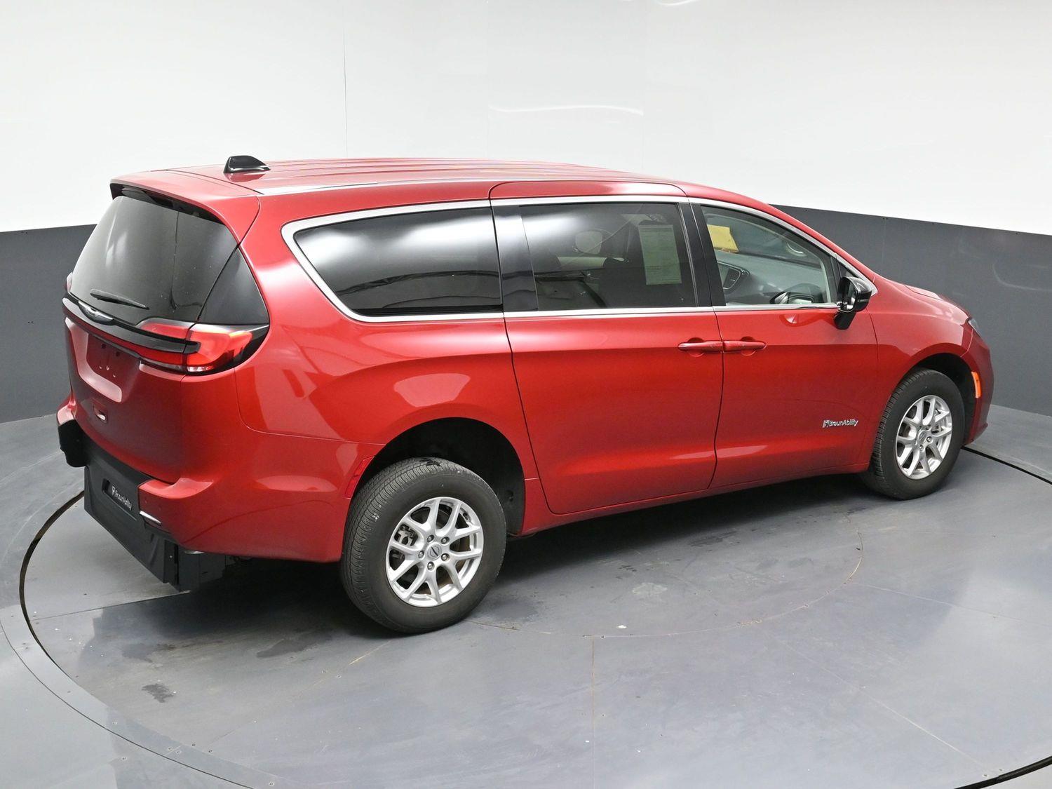 Pre-Owned 2024 Chrysler Pacifica Touring L