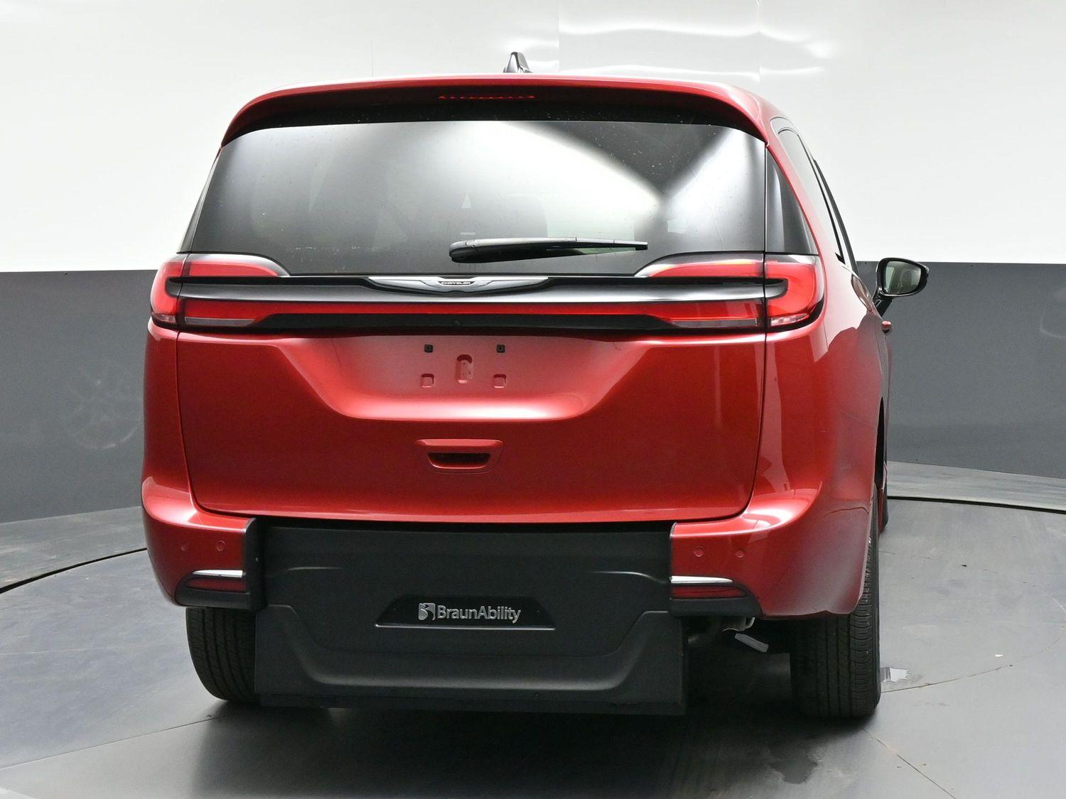 Pre-Owned 2024 Chrysler Pacifica Touring L