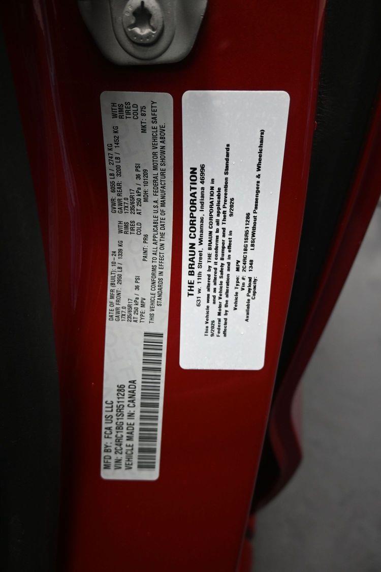 Certified Pre-Owned 2025 Chrysler Pacifica Select
