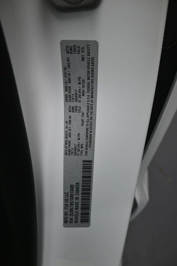 Certified Pre-Owned 2025 Chrysler Pacifica Select