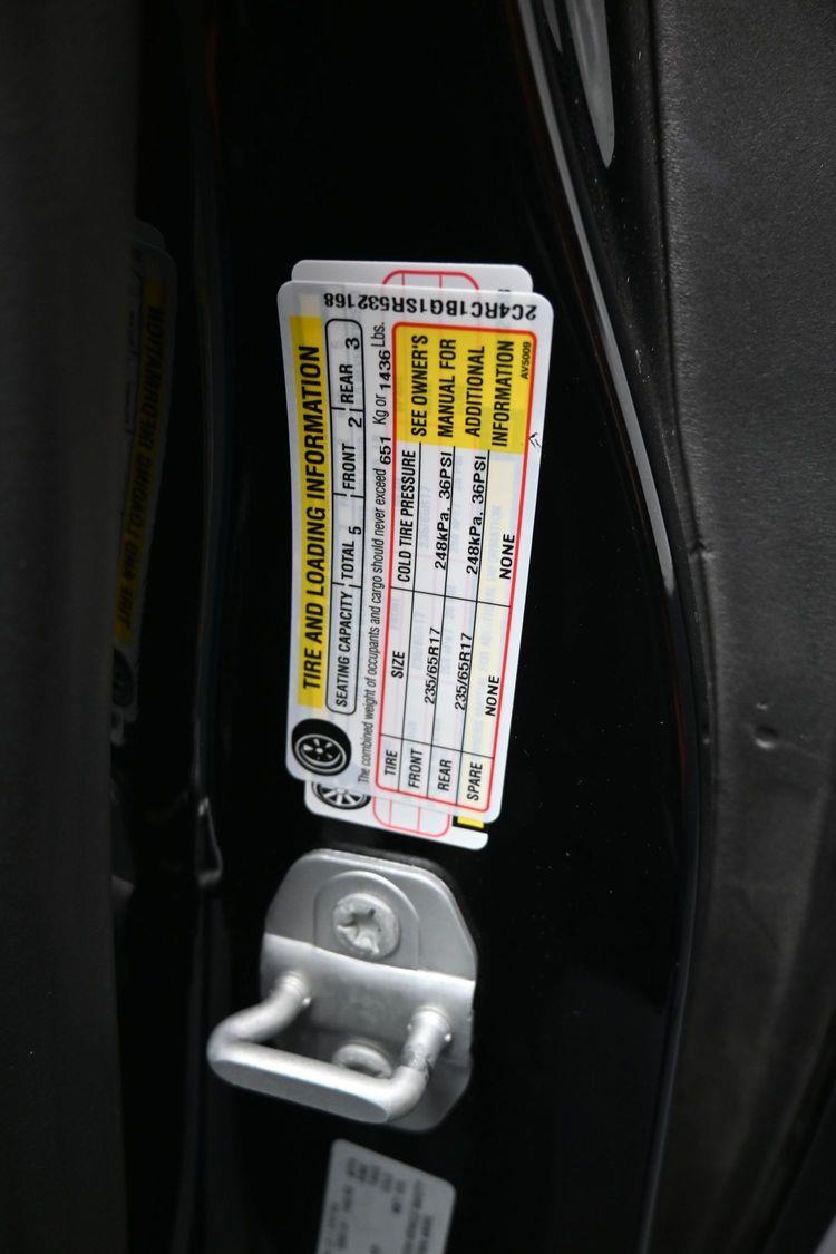 Certified Pre-Owned 2025 Chrysler Pacifica Select