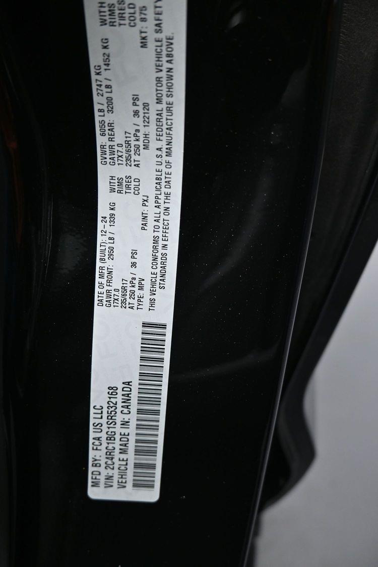 Certified Pre-Owned 2025 Chrysler Pacifica Select
