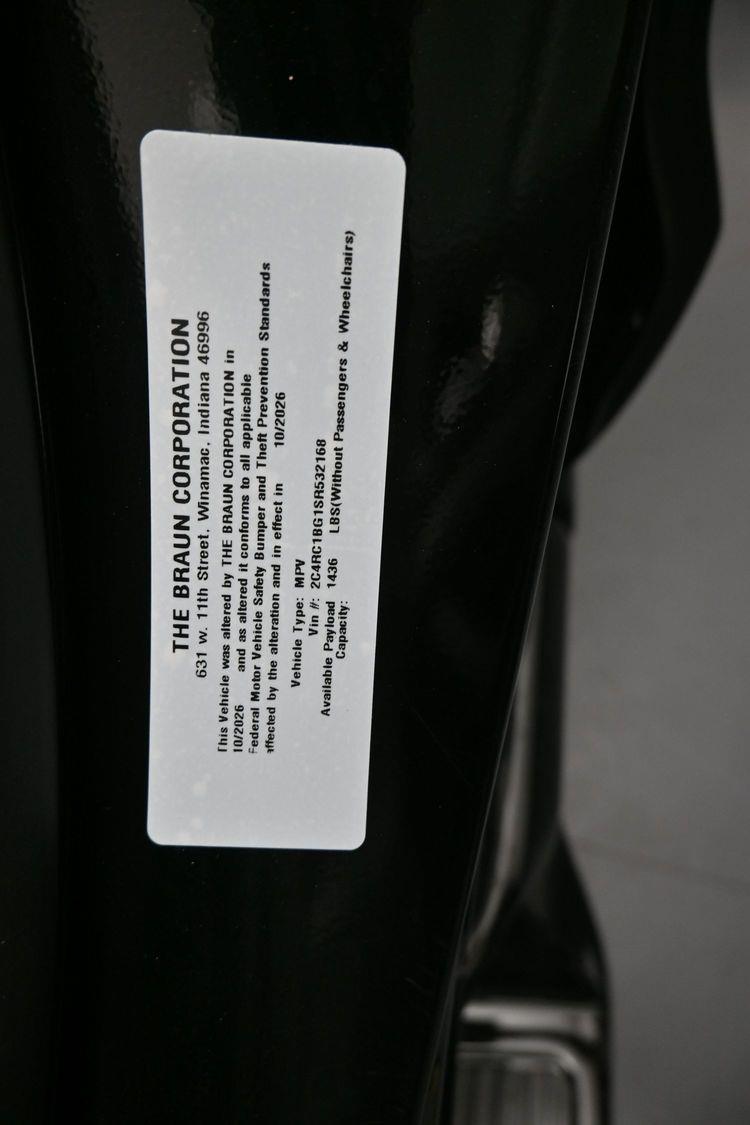 Certified Pre-Owned 2025 Chrysler Pacifica Select