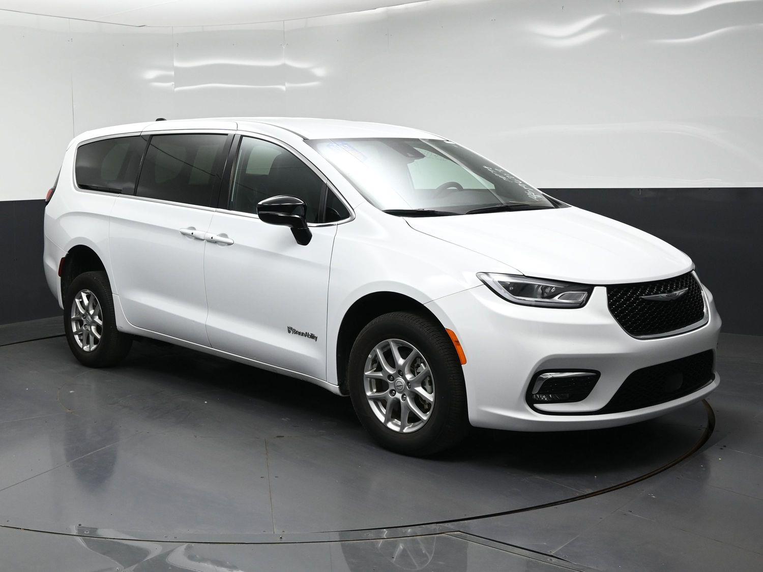 Pre-Owned 2026 Chrysler Pacifica Select - 27l