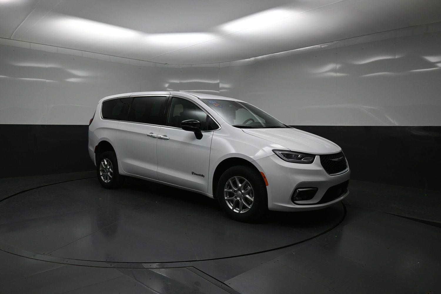 Pre-Owned 2026 Chrysler Pacifica Select - 27l