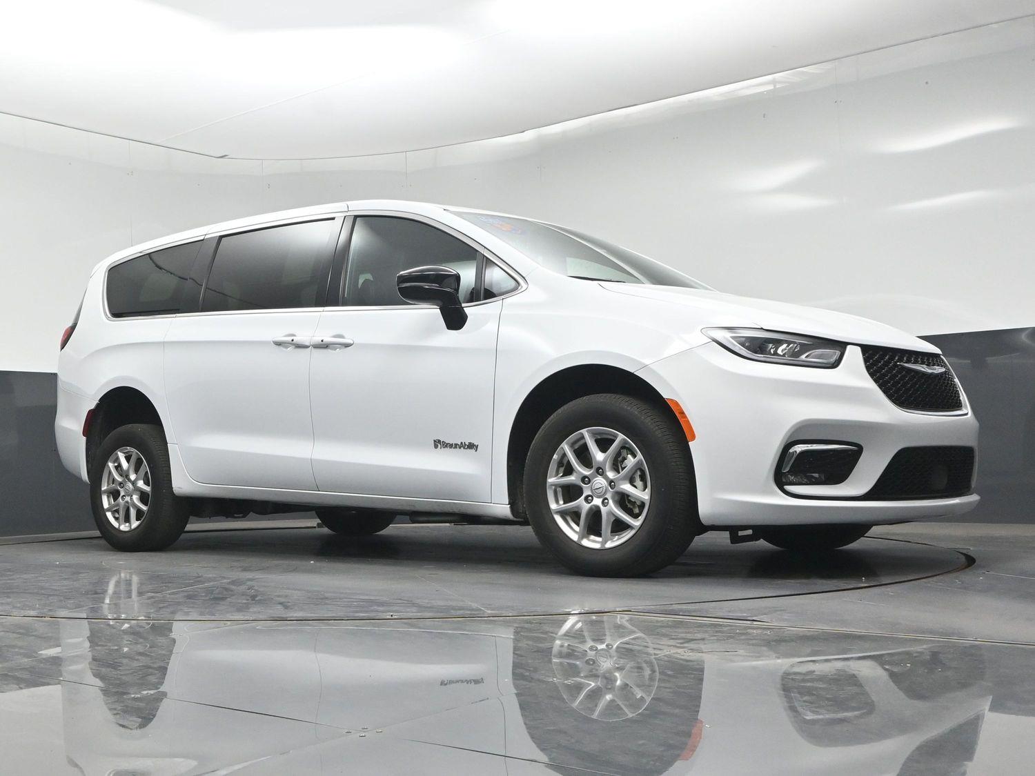 Pre-Owned 2026 Chrysler Pacifica Select - 27l