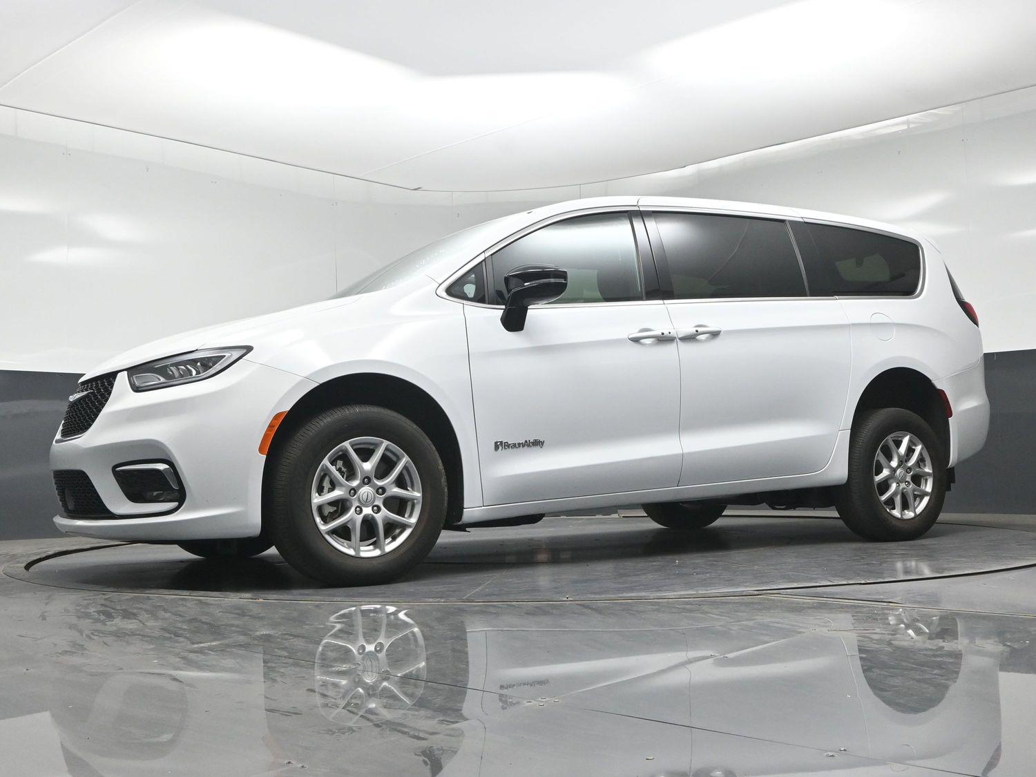 Pre-Owned 2026 Chrysler Pacifica Select - 27l