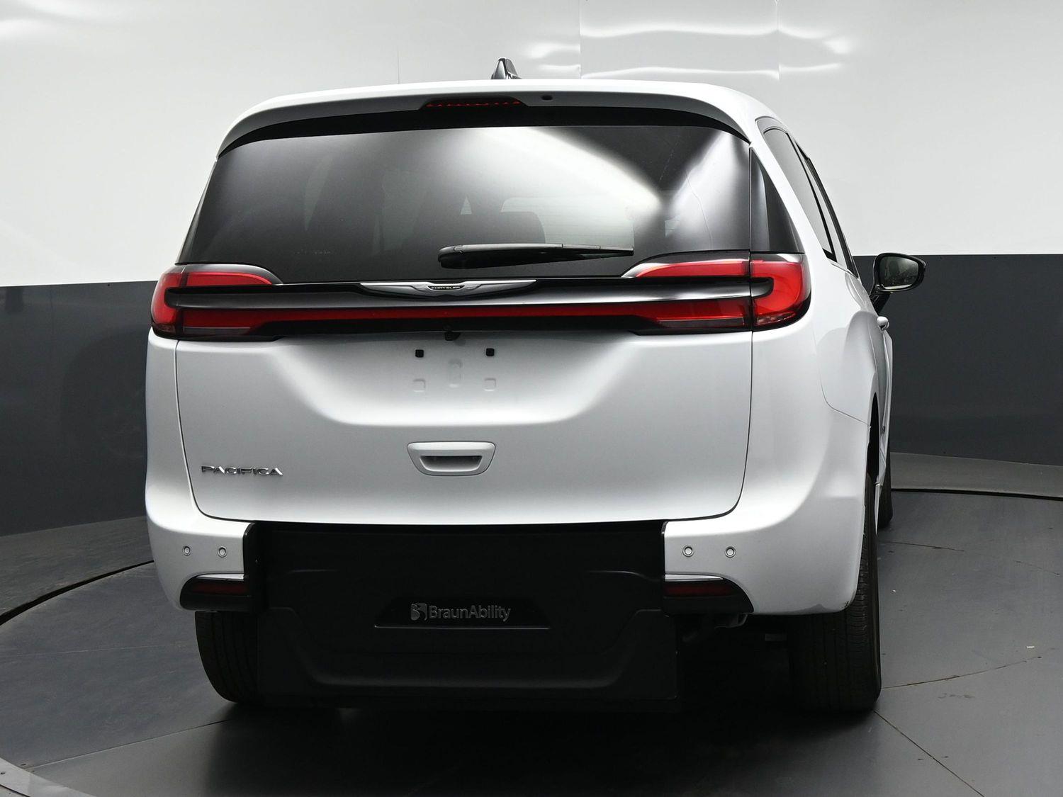 Pre-Owned 2026 Chrysler Pacifica Select - 27l