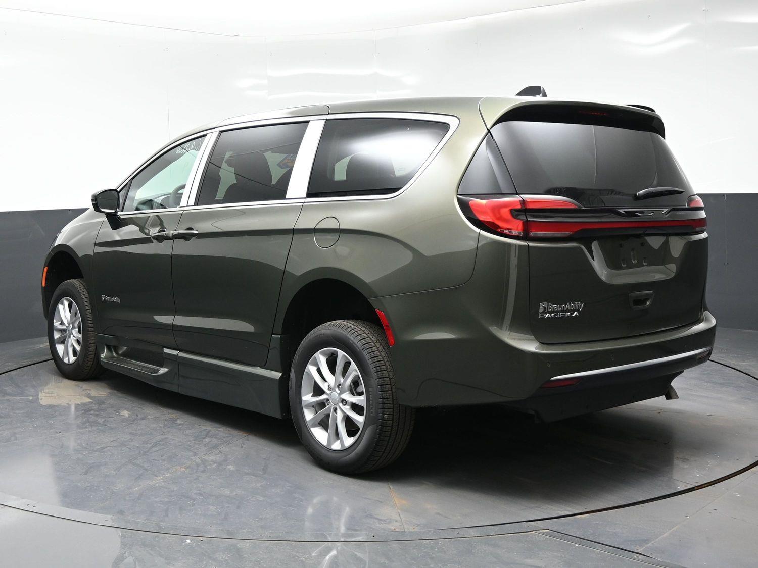New 2027 Chrysler Pacifica Select