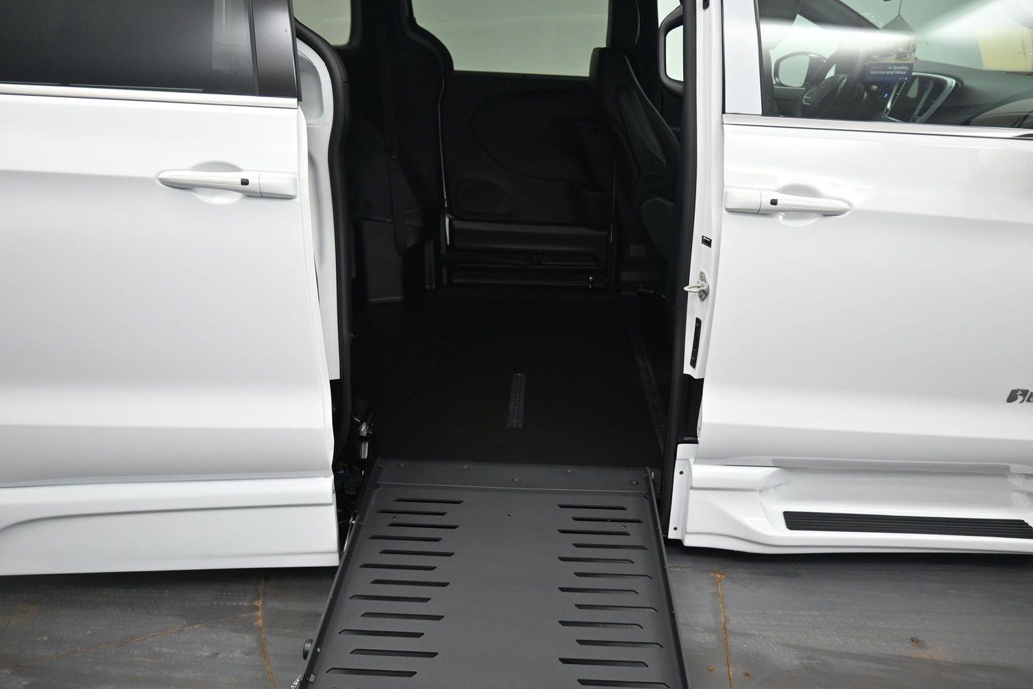 New 2027 Chrysler Pacifica Select