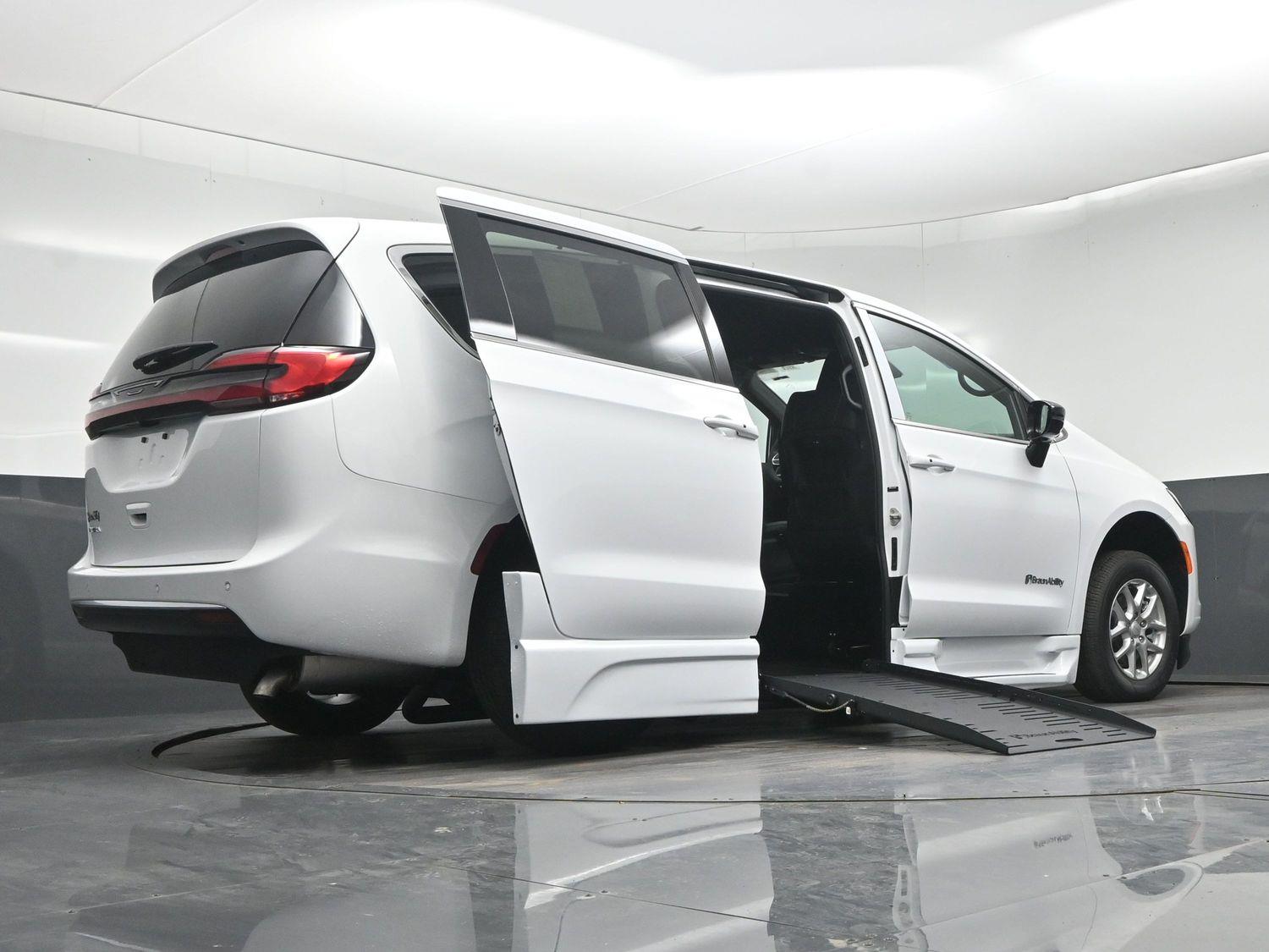 New 2027 Chrysler Pacifica Select