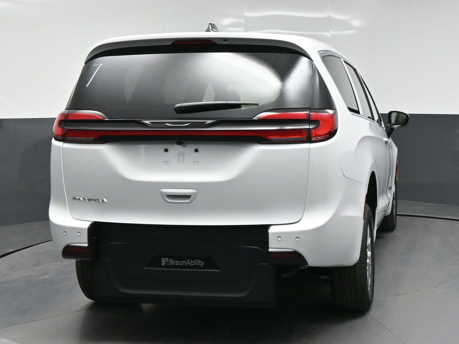 New 2027 Chrysler Pacifica Select