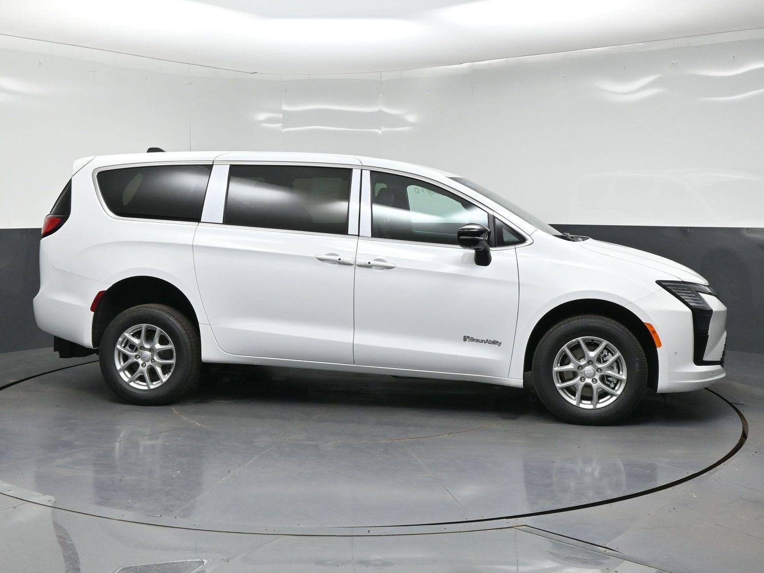 New 2027 Chrysler Pacifica Select