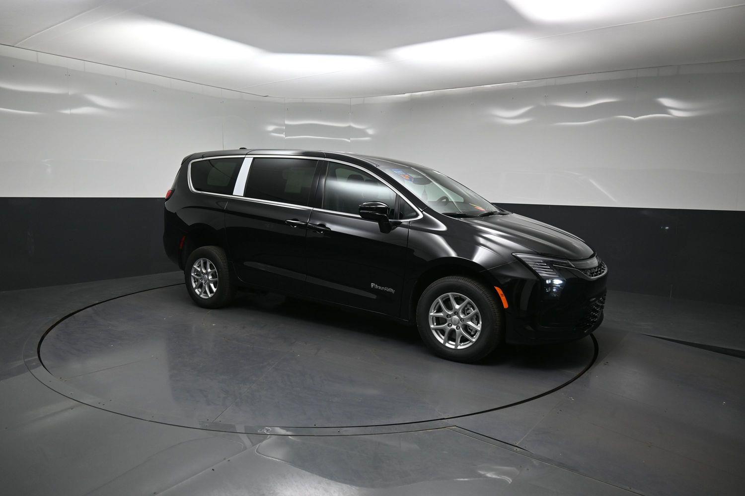 New 2027 Chrysler Pacifica Select