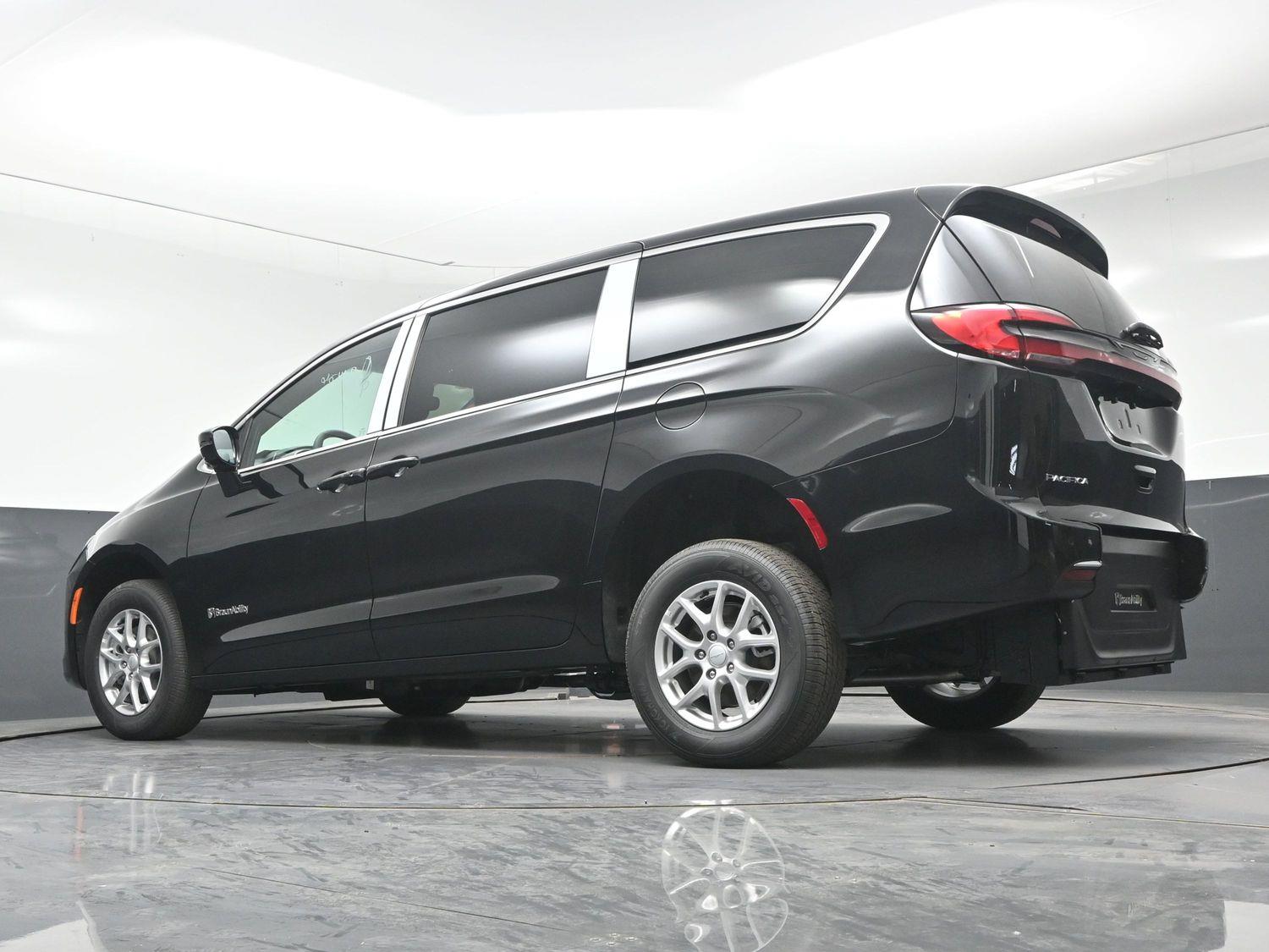 New 2027 Chrysler Pacifica Select