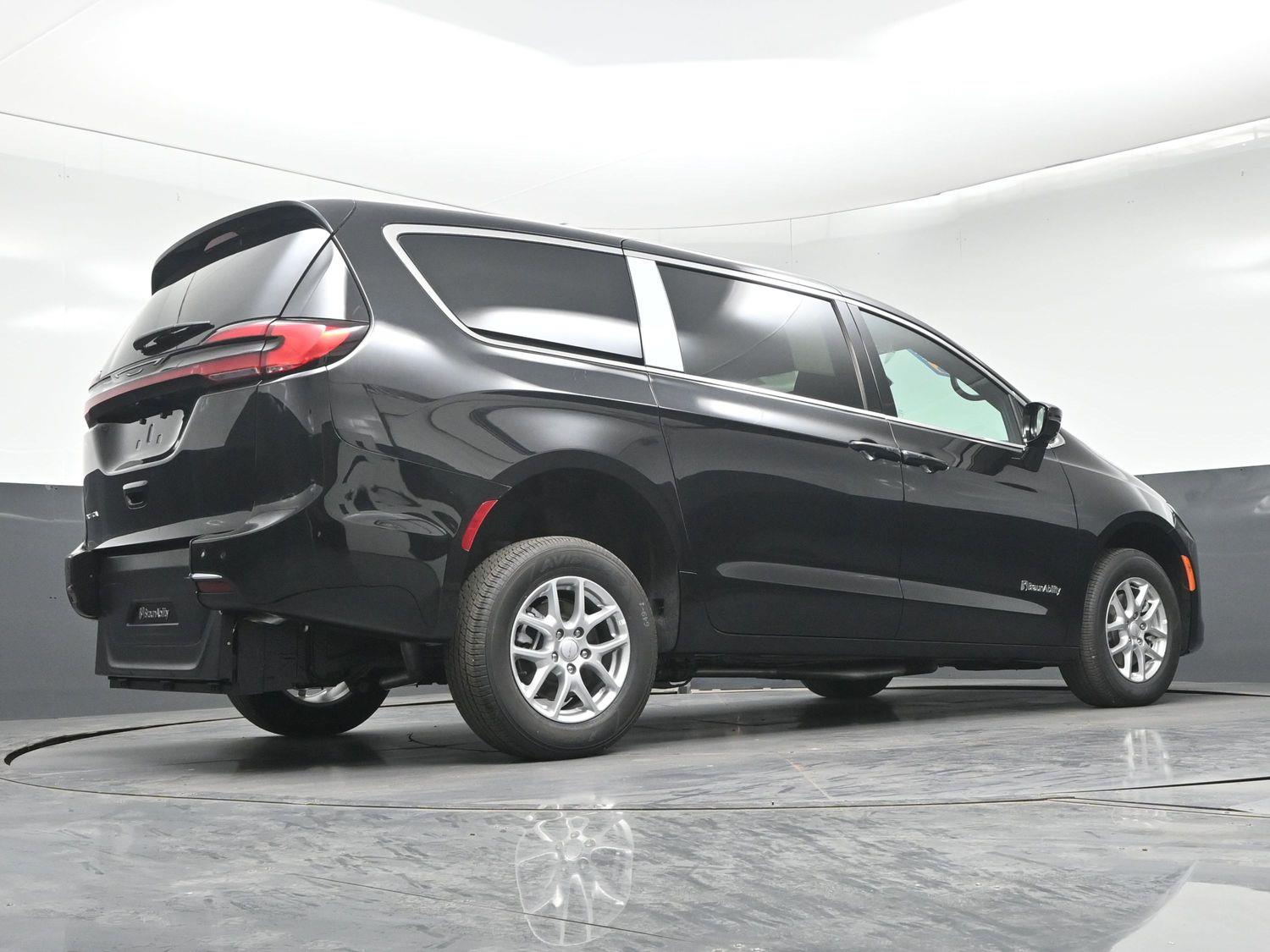 New 2027 Chrysler Pacifica Select