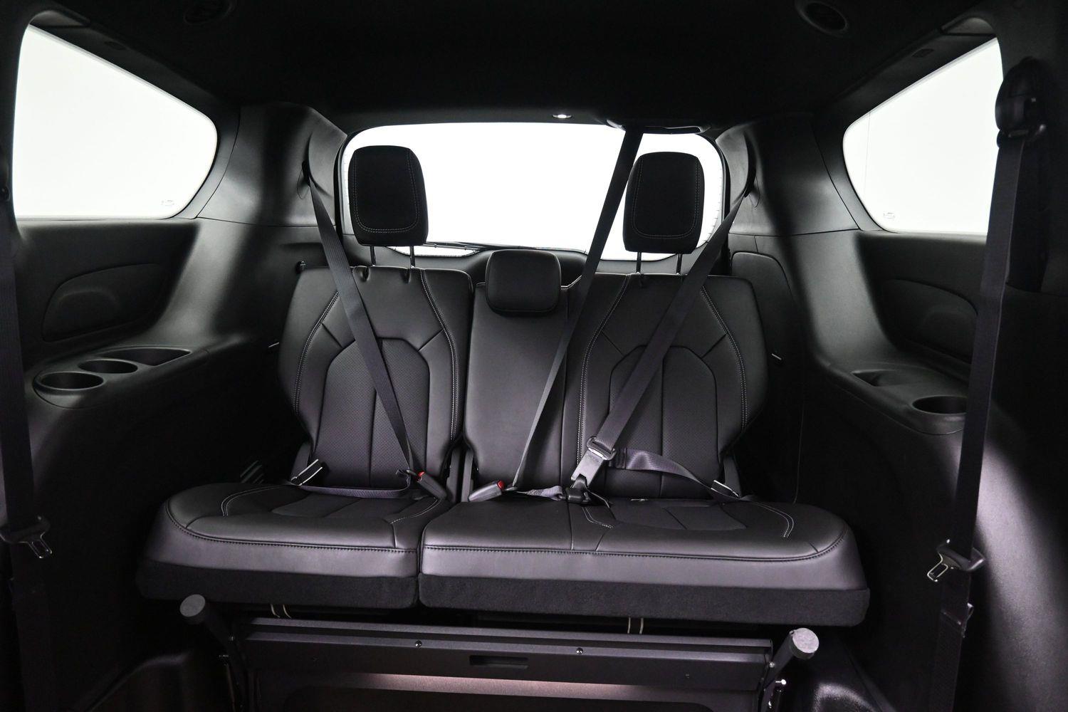 New 2027 Chrysler Pacifica Select