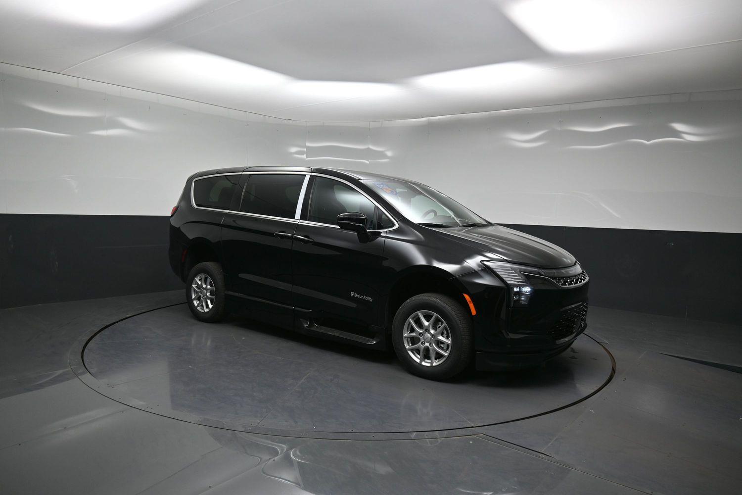 New 2027 Chrysler Pacifica Select
