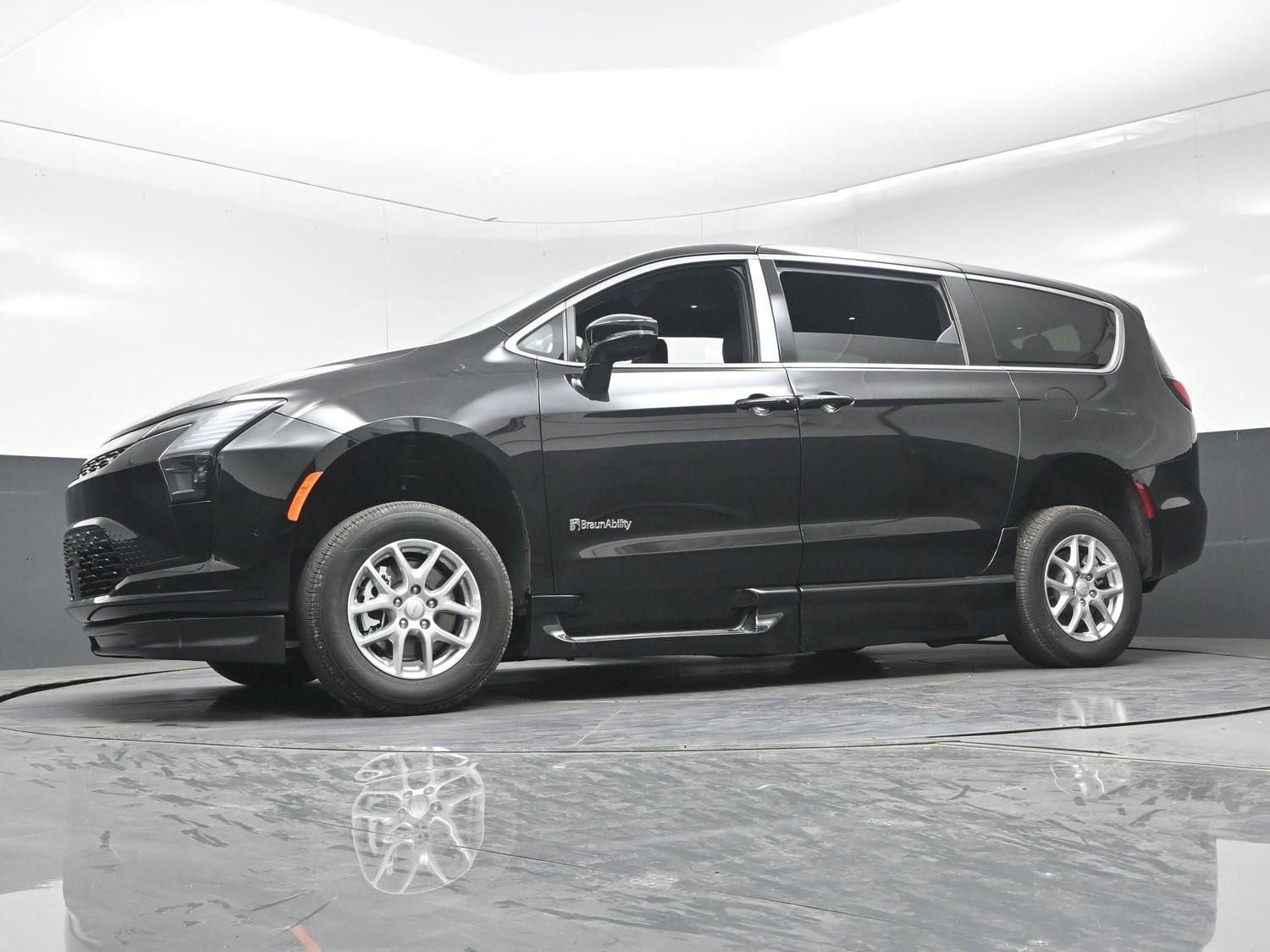 New 2027 Chrysler Pacifica Select