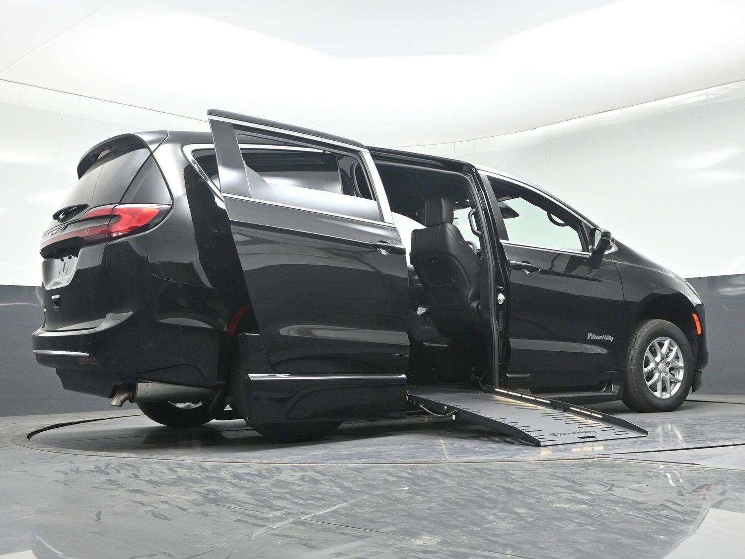 New 2027 Chrysler Pacifica Select