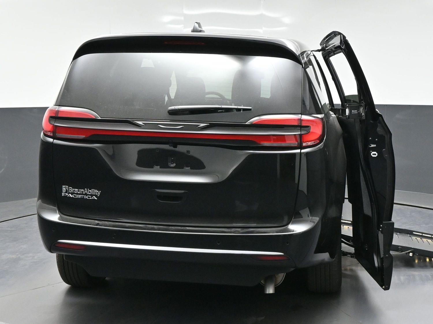 New 2027 Chrysler Pacifica Select