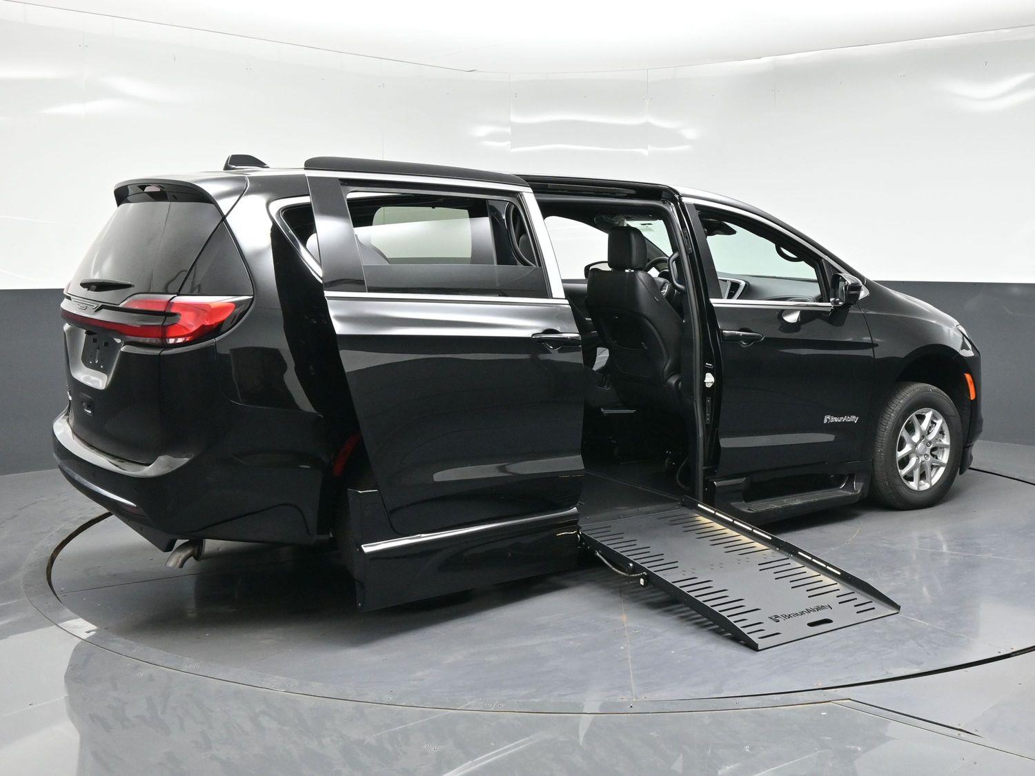 New 2027 Chrysler Pacifica Select