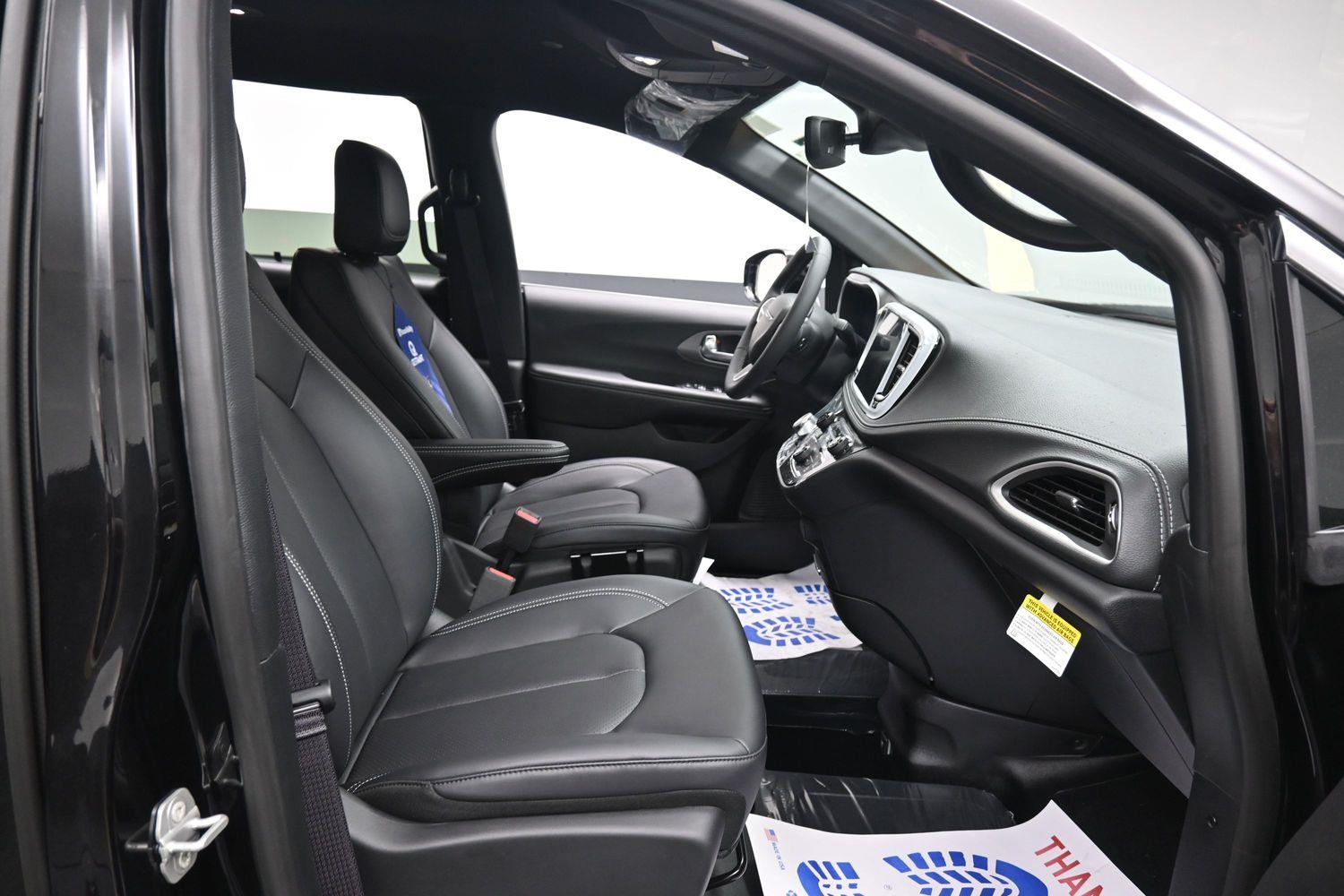 New 2027 Chrysler Pacifica Select