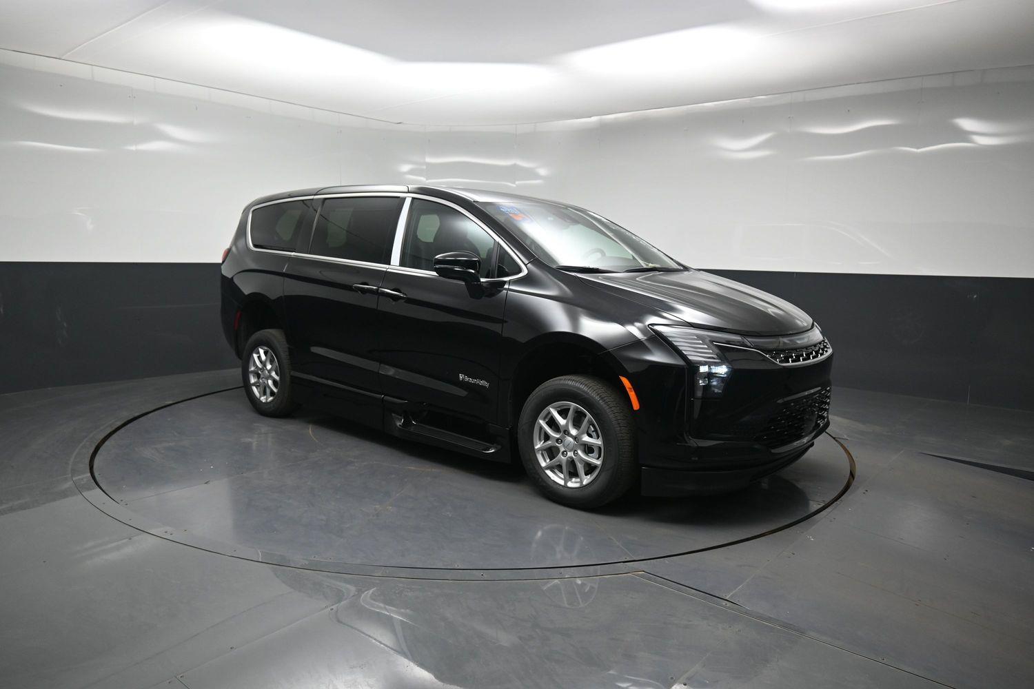 New 2027 Chrysler Pacifica Select