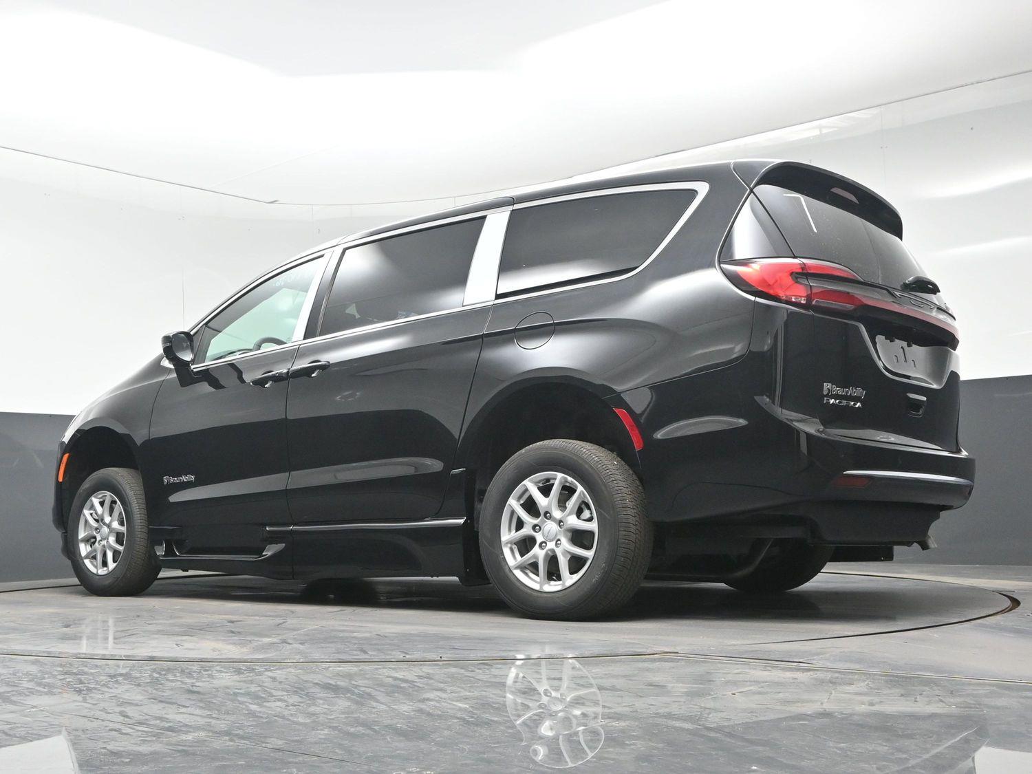 New 2027 Chrysler Pacifica Select