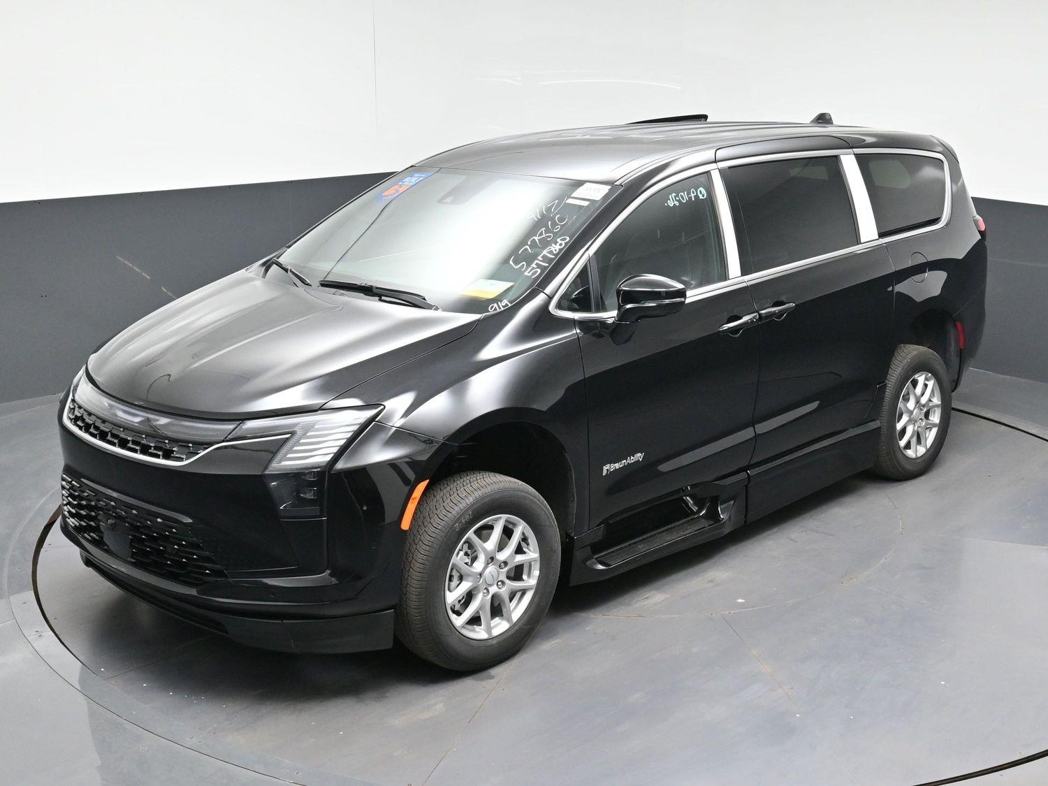 New 2027 Chrysler Pacifica Select