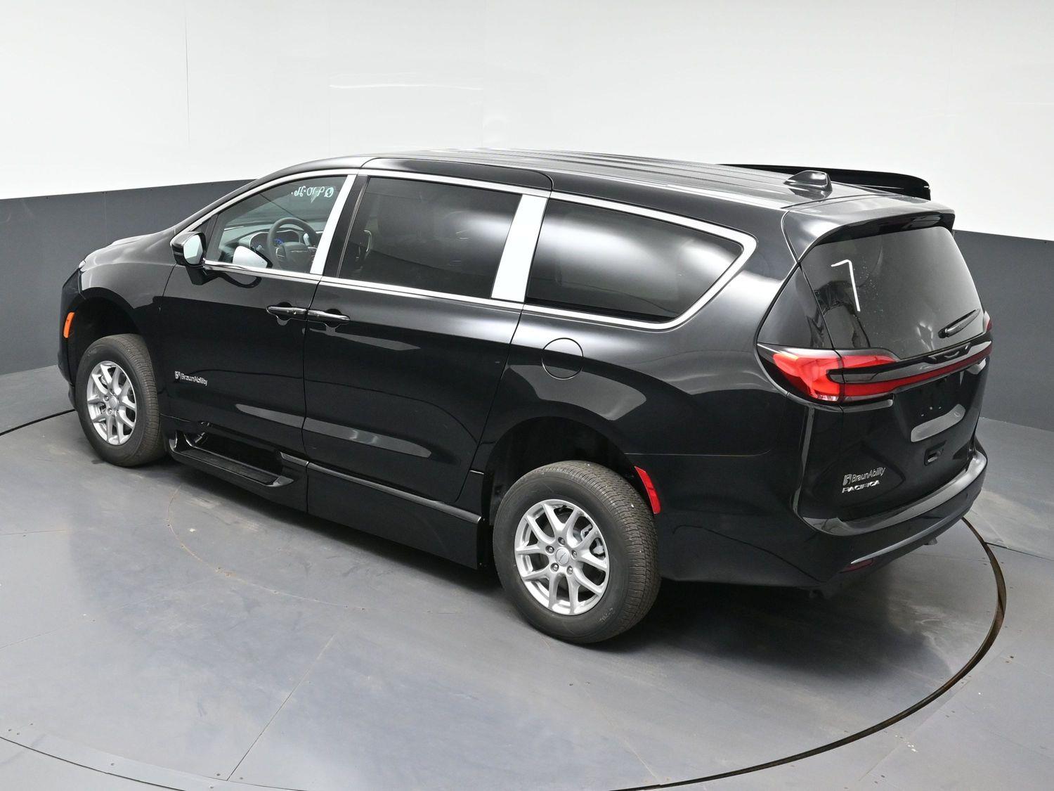 New 2027 Chrysler Pacifica Select