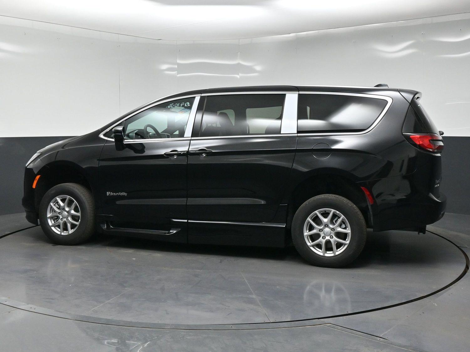 New 2027 Chrysler Pacifica Select