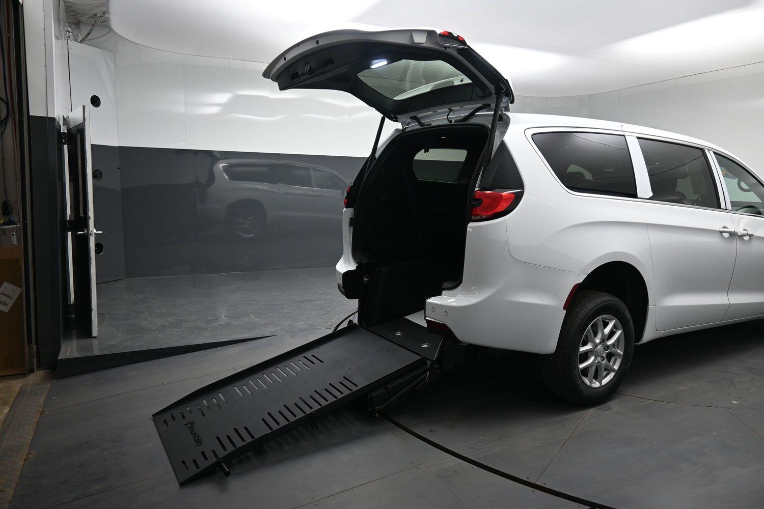 New 2027 Chrysler Pacifica Select