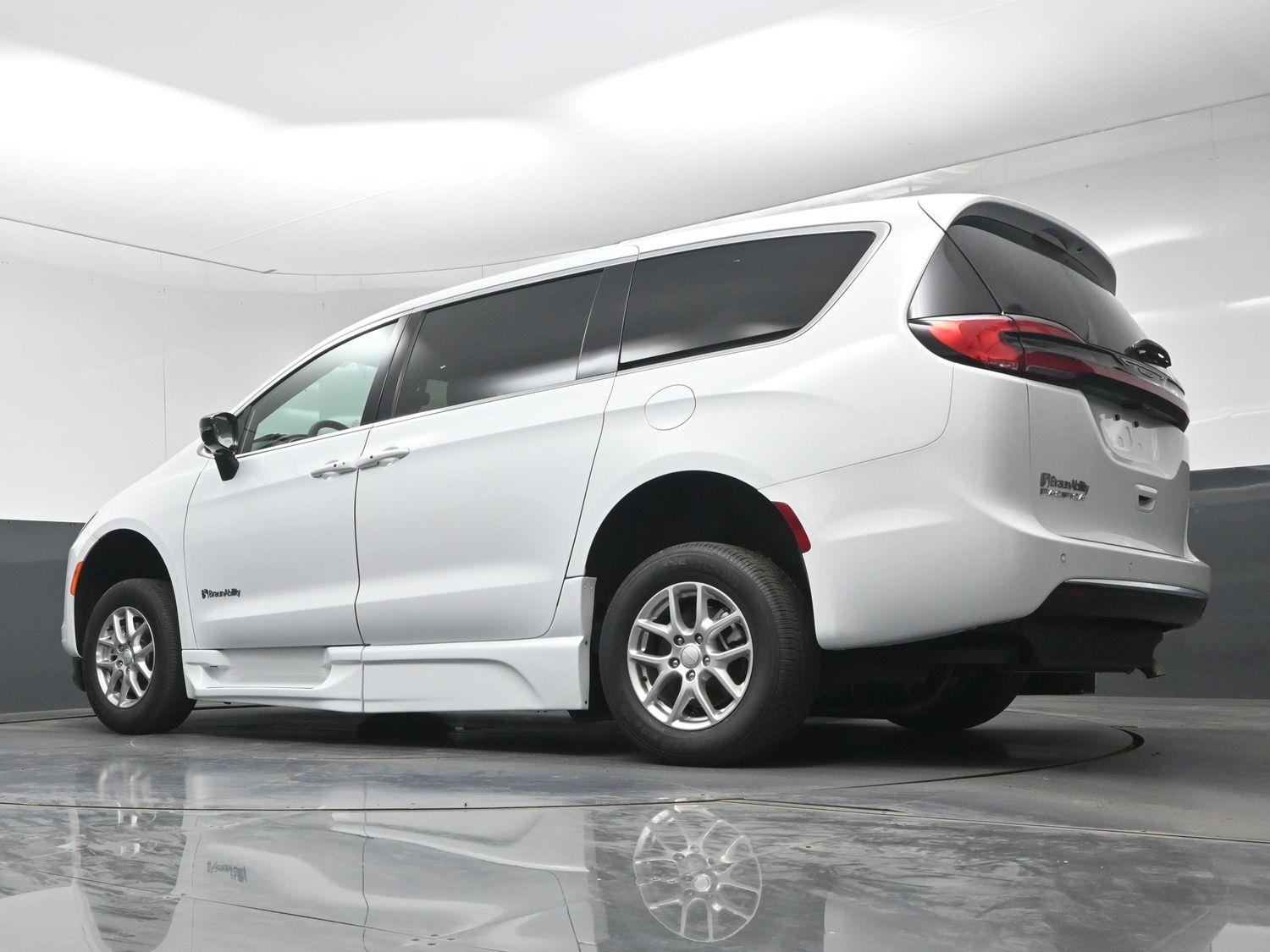 New 2027 Chrysler Pacifica Pacifica
