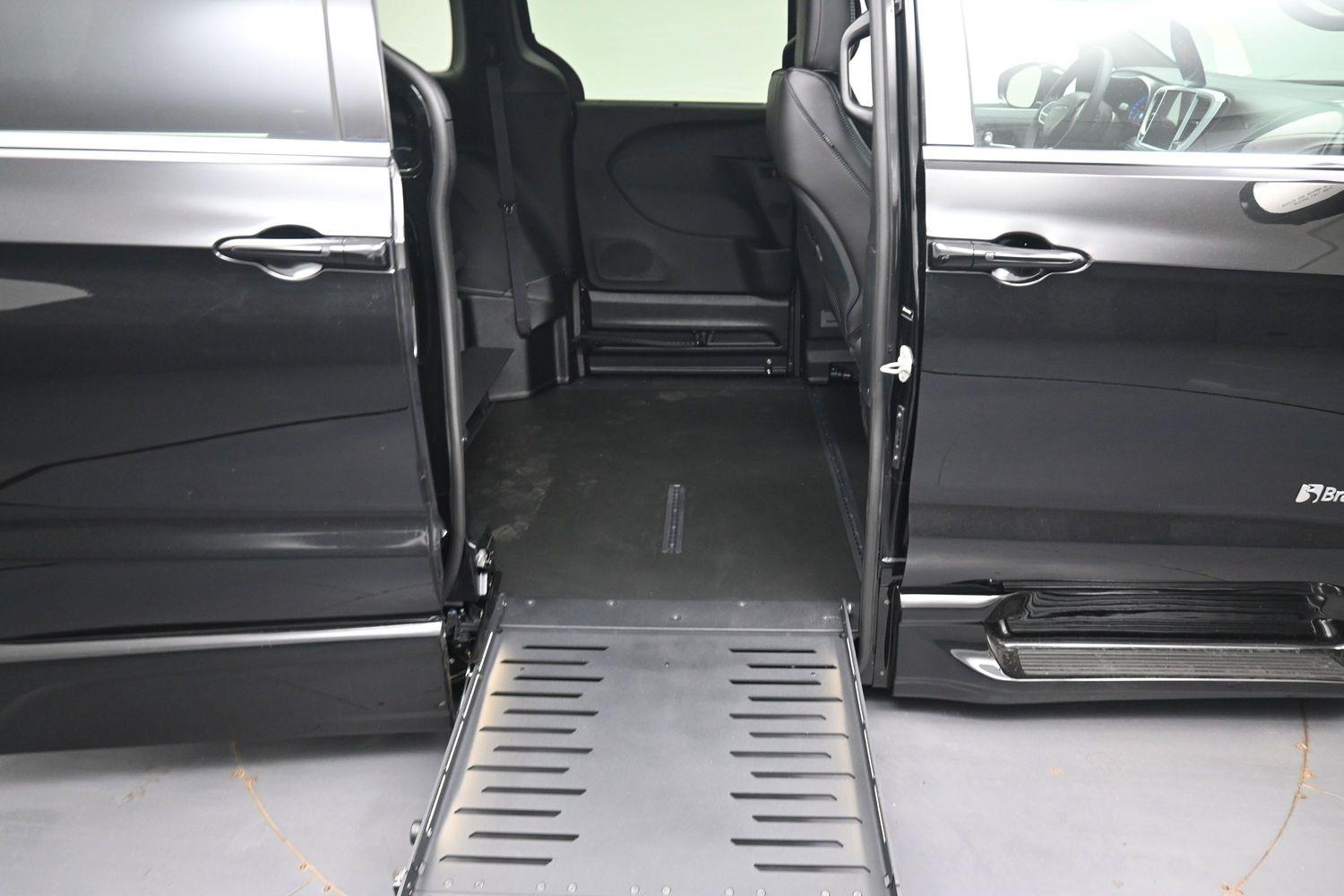 New 2027 Chrysler Pacifica Select