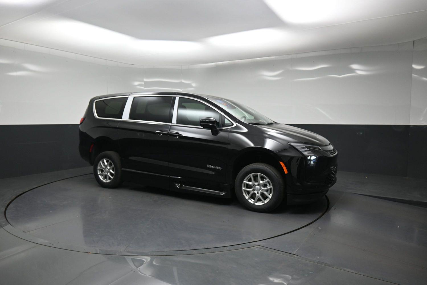 New 2027 Chrysler Pacifica Select