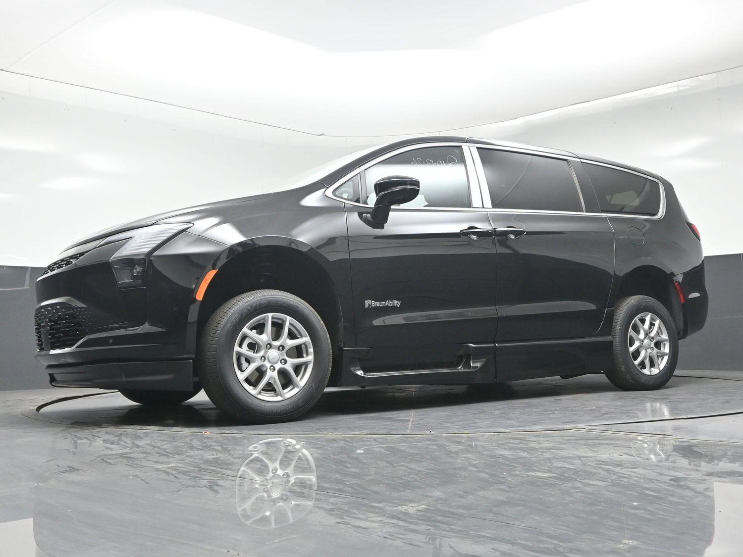 New 2027 Chrysler Pacifica Select