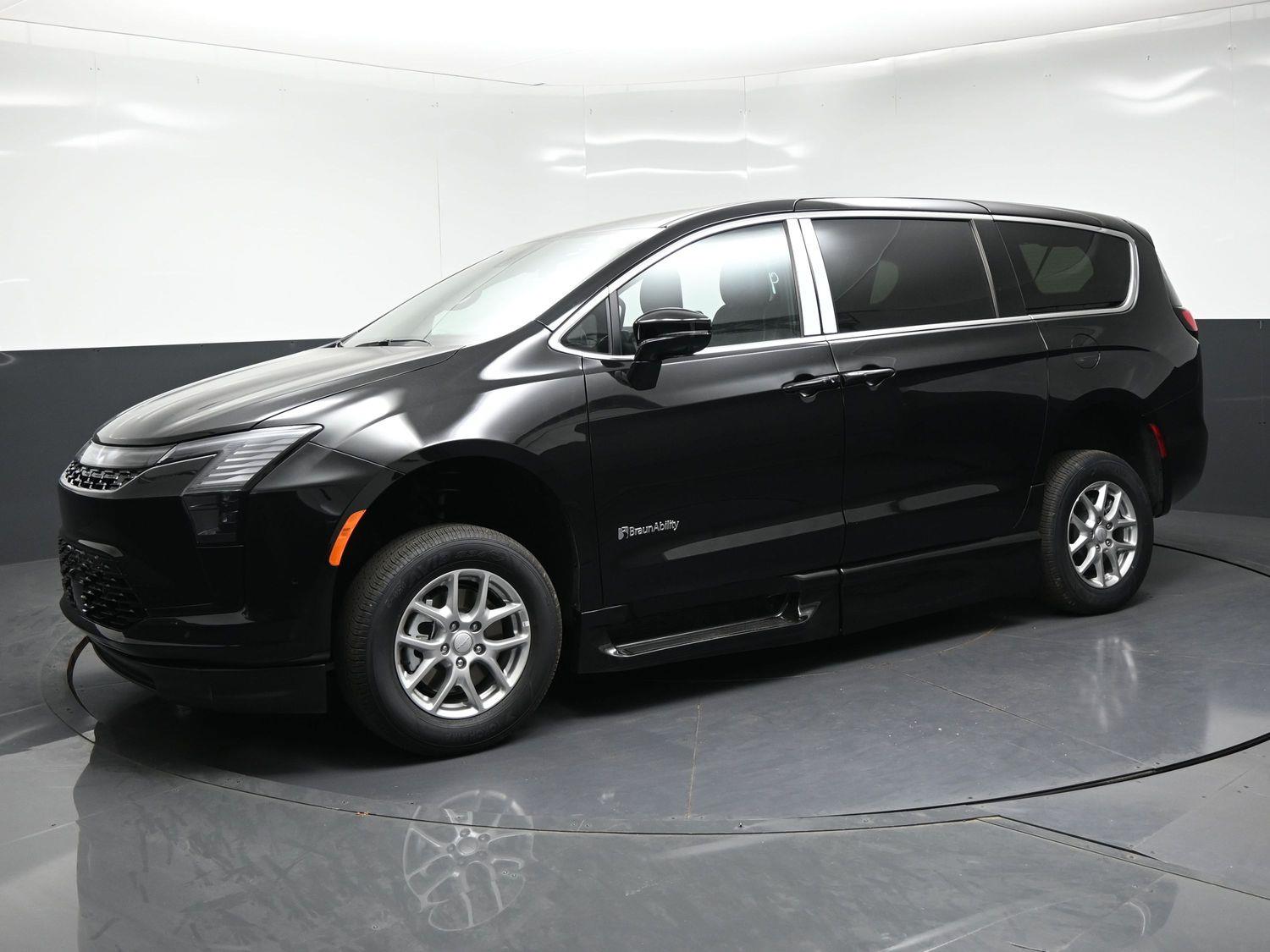 New 2027 Chrysler Pacifica Select