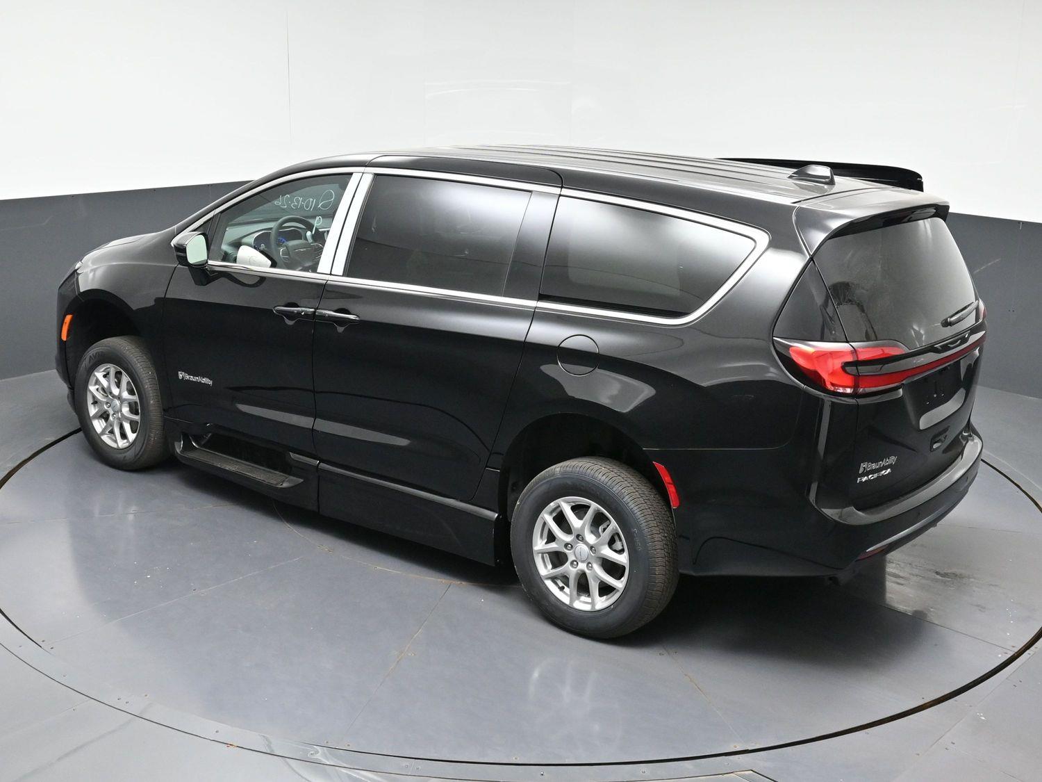 New 2027 Chrysler Pacifica Select