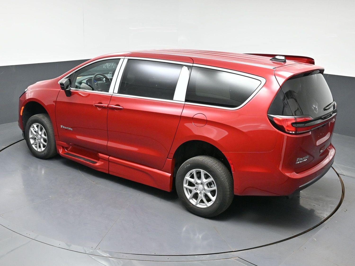 New 2027 Chrysler Pacifica Select