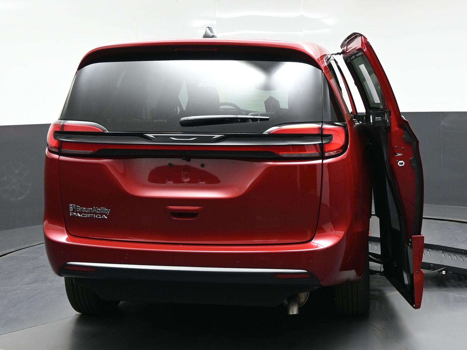New 2027 Chrysler Pacifica Select