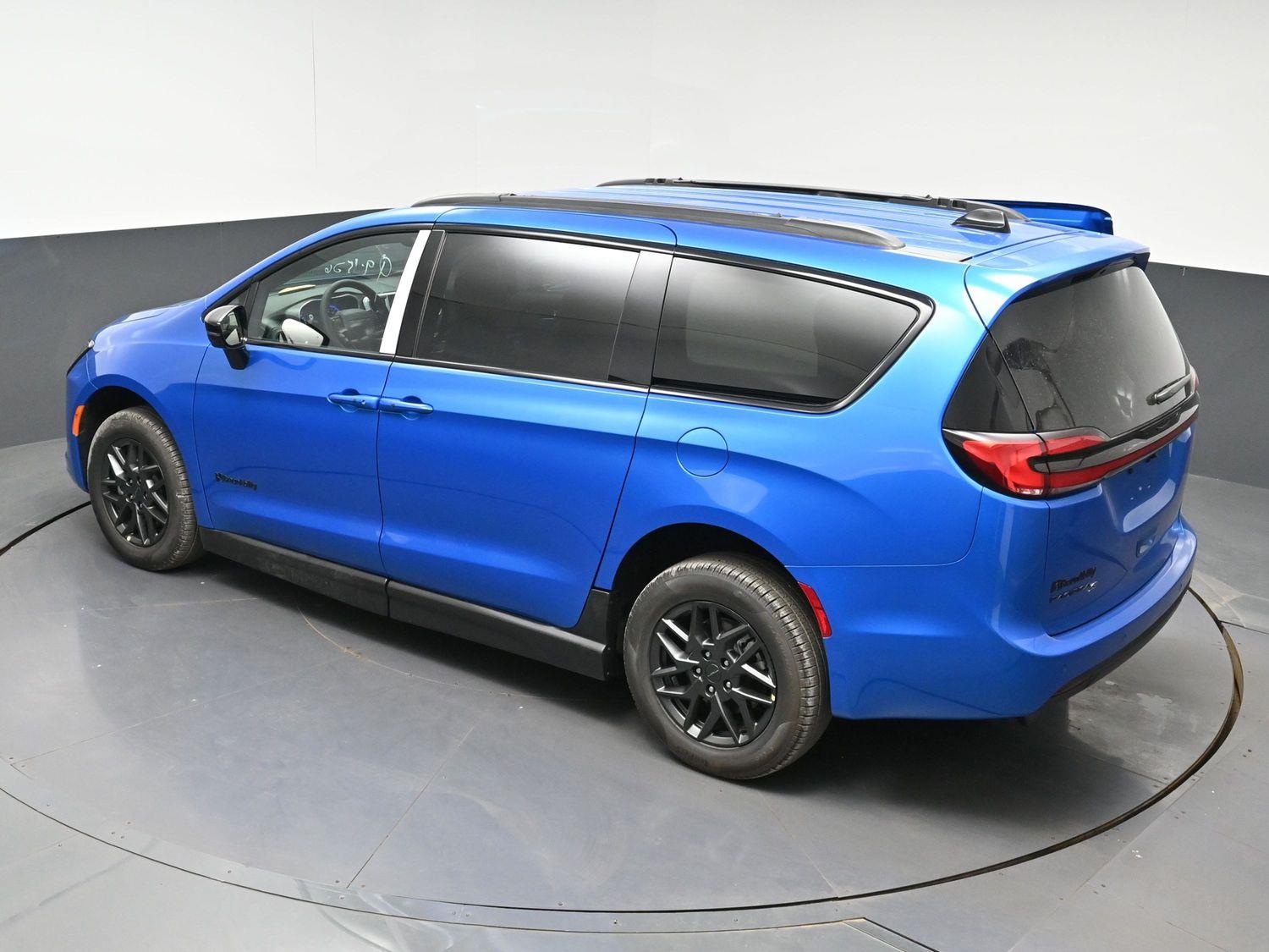 New 2027 Chrysler Pacifica Select