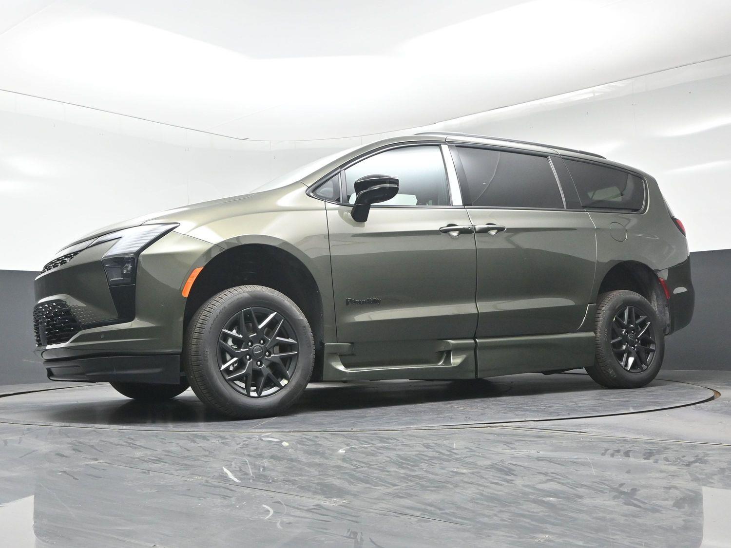New 2027 Chrysler Pacifica Select