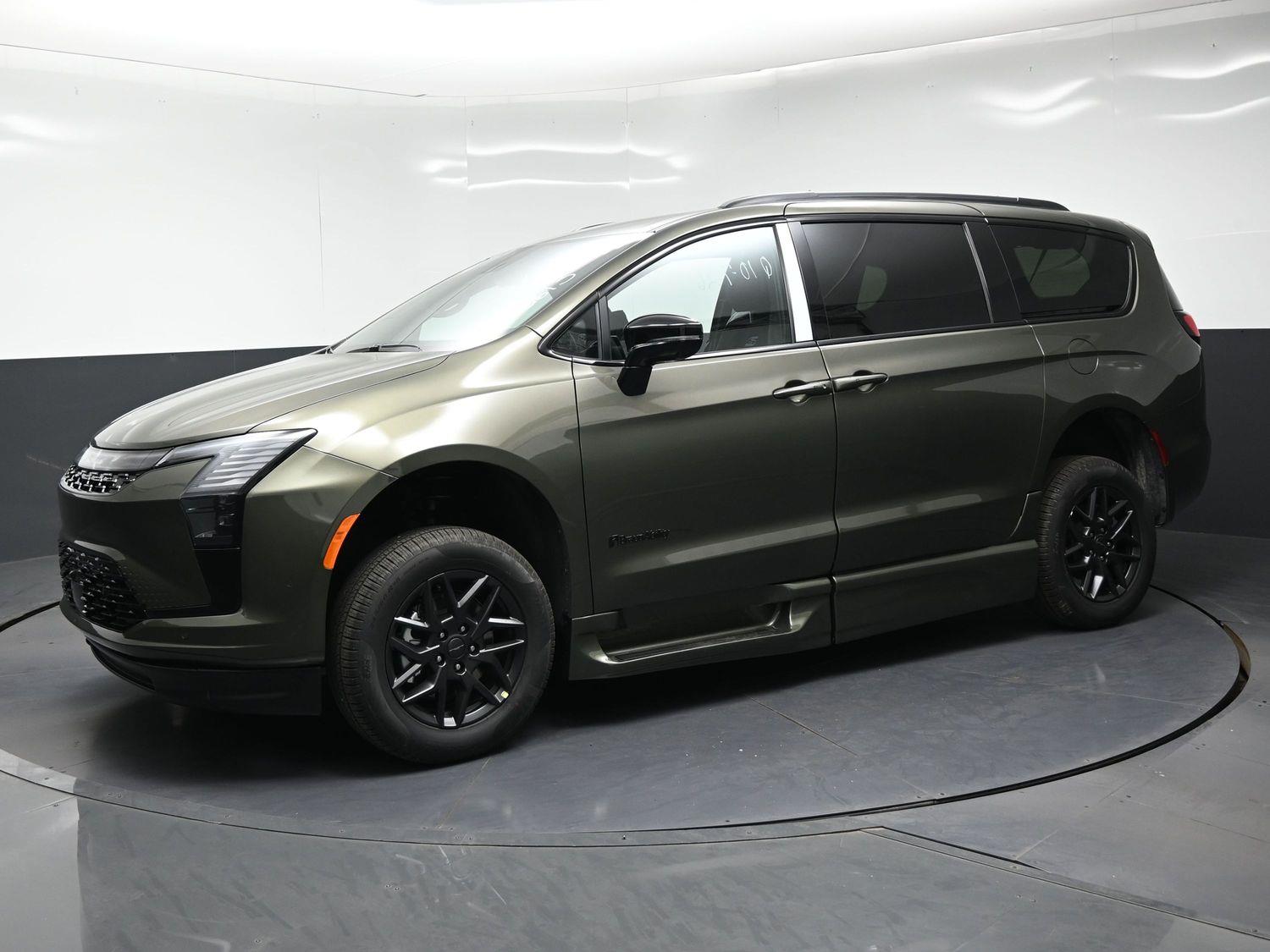 New 2027 Chrysler Pacifica Select