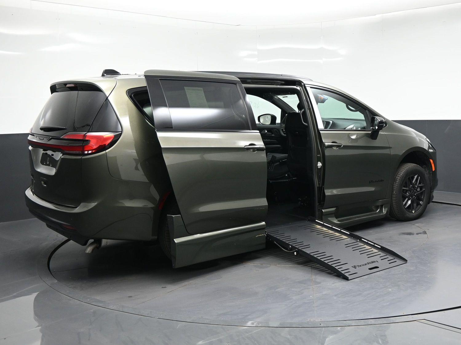 New 2027 Chrysler Pacifica Select